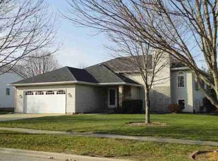 1226 Dianne Dr, Bloomington, IL