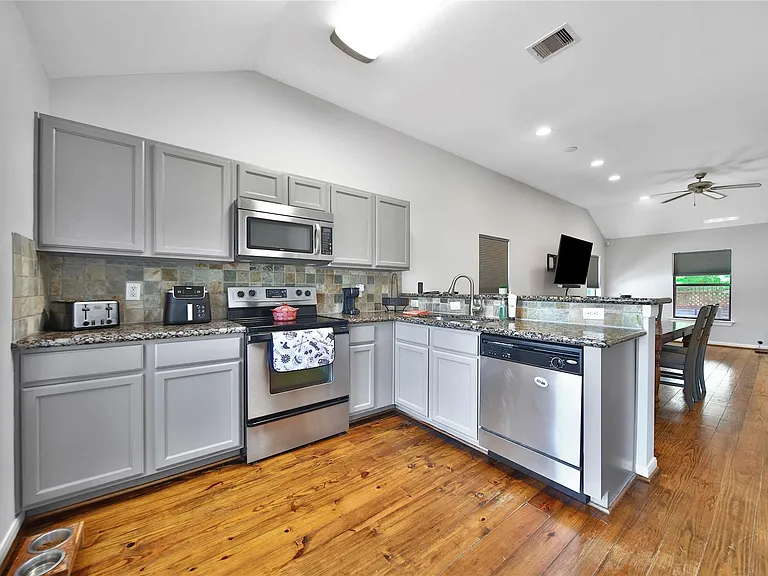 2314 Carr St — Photo 10
