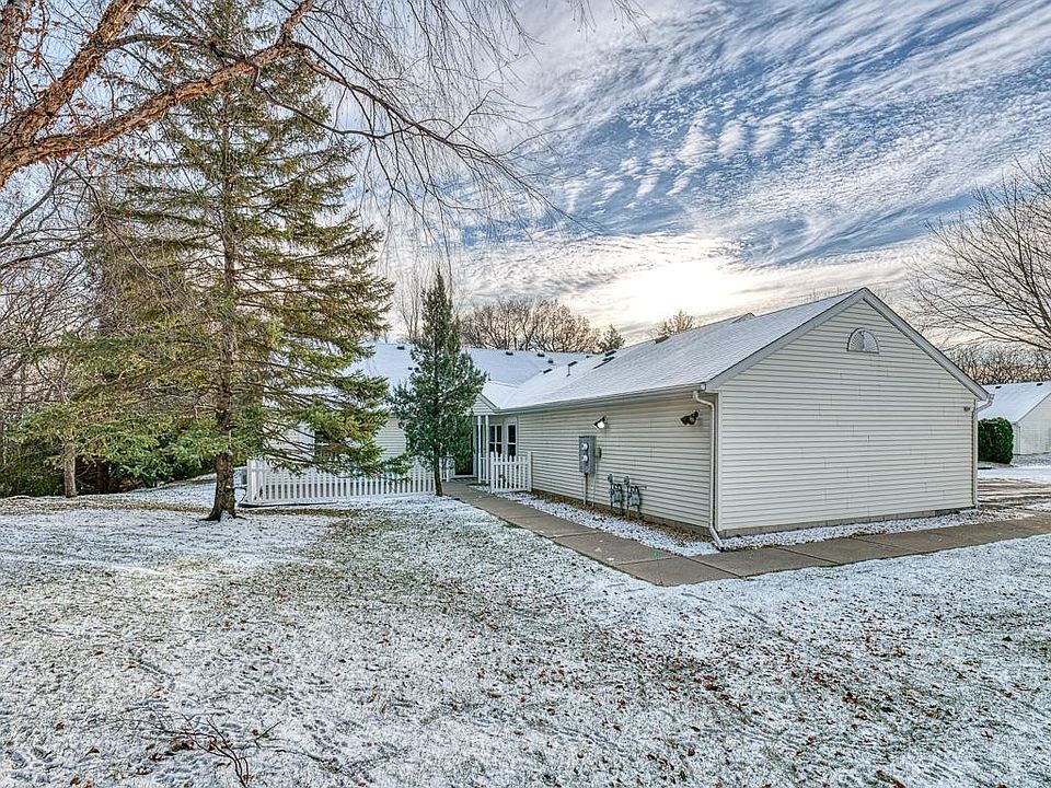 1st image of 38 Thompson Ave W #55