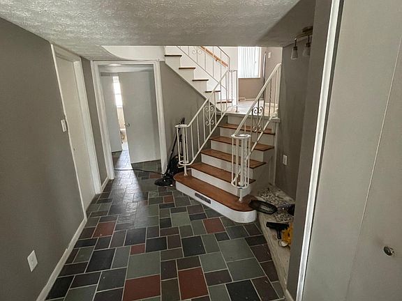 5th image of 234 Astorwood St