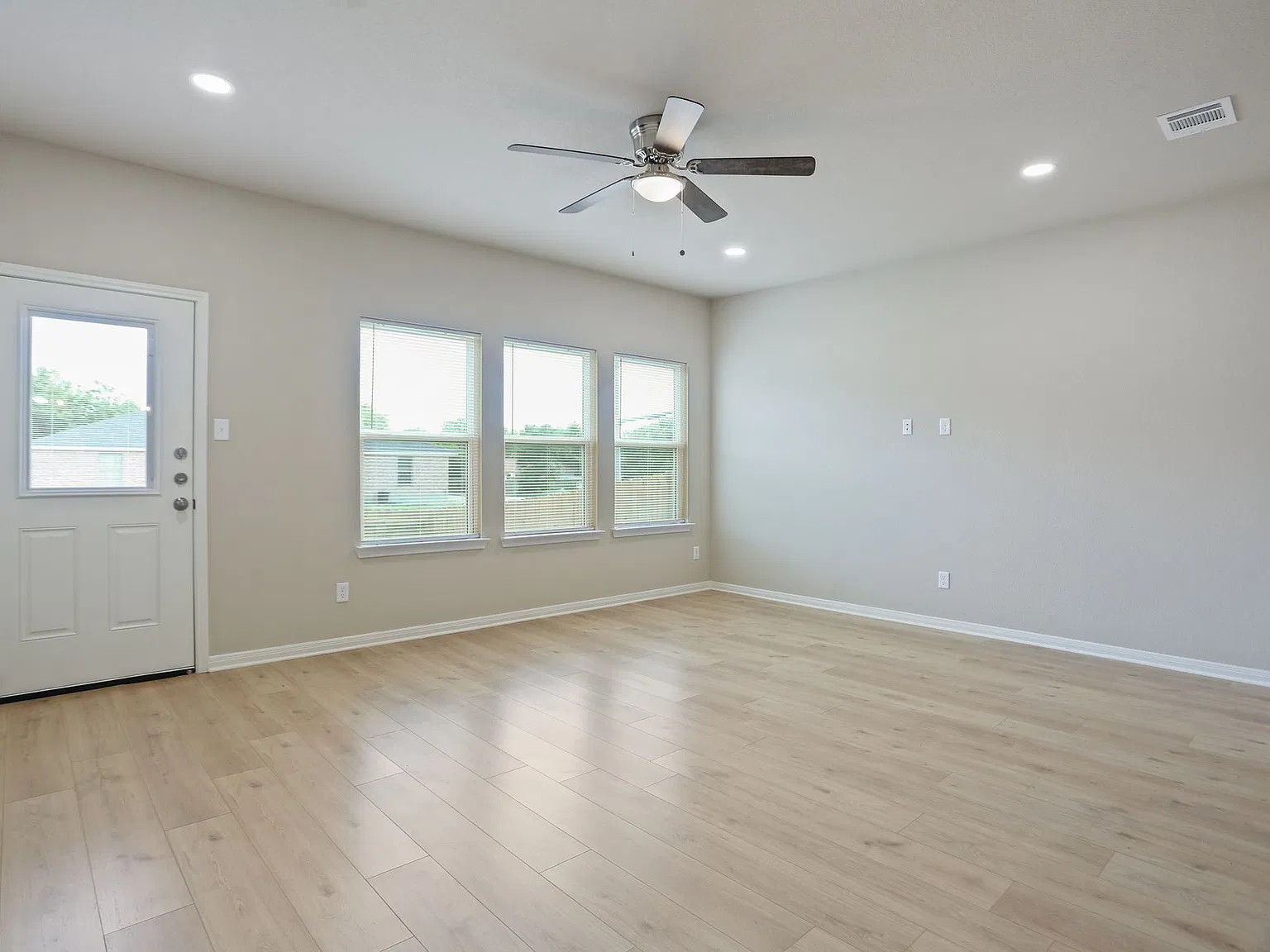 3 bed, 2.5 bath, 1250 sqft, $1,500 — Photo 4