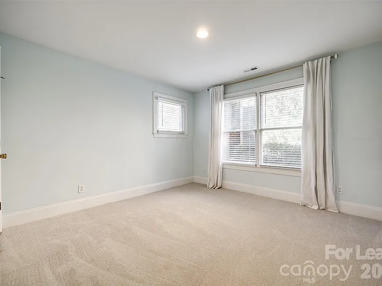 2220 Roswell Ave — Photo 14