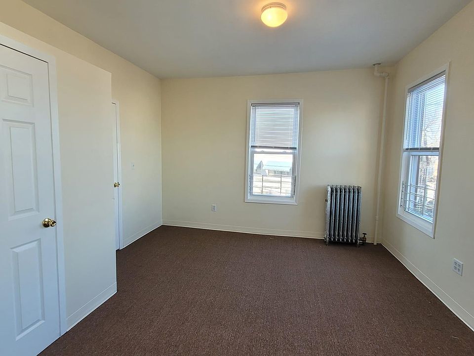 1st image of 204 N 9th Ave