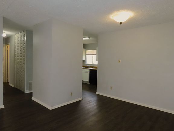 5th image of 1106 Pinkerton Dr