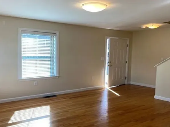 75 Mystic St #3, Arlington, MA 02474