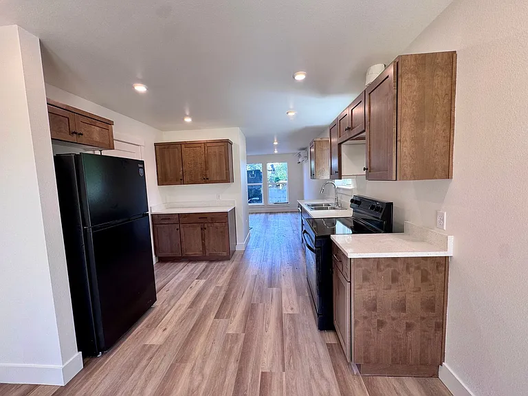 Brand New, Beautiful Townhomes! 2 & 3 Bedrm Units Available — Photo 35