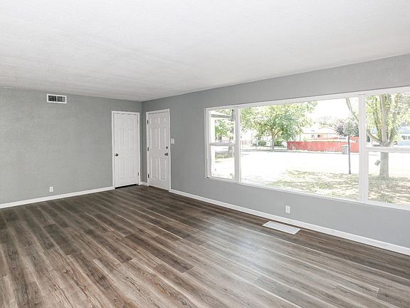 4th image of 1855 W Acacia St