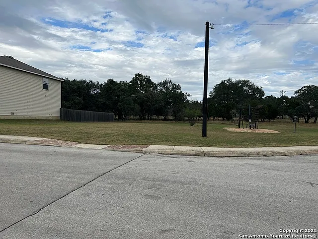 3 bed, 2.5 bath, 2102 sqft, $2,100 — Photo 2