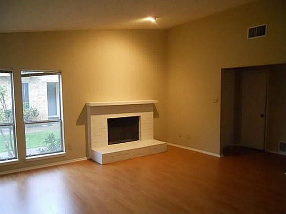 4th image of 910 Shady Creek Ln