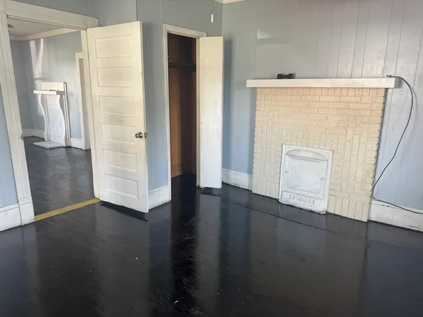 615 Oak St, Burlington, NC 27215