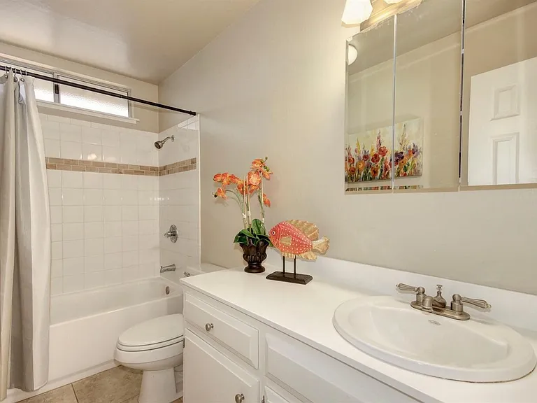 810 Braddock Ct #1 — Photo 3