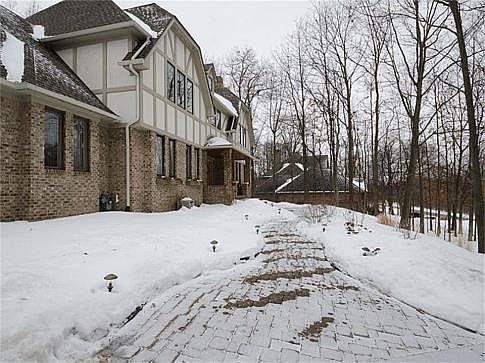 5th image of 555 Glenmoore Dr
