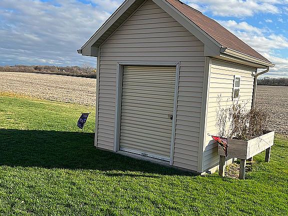 5th image of 10665 Maine Dr