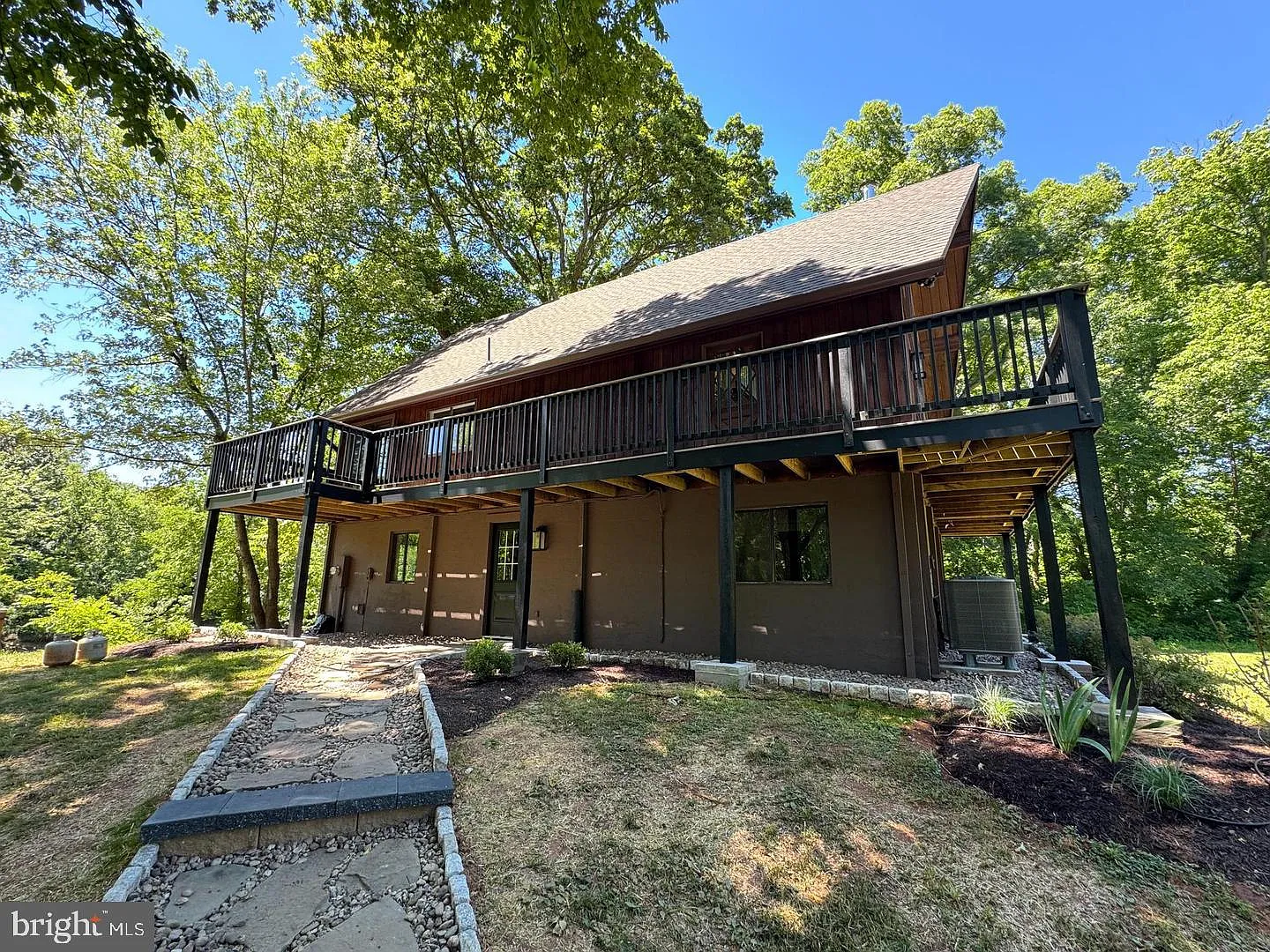 4 bed, 3.0 bath, 2600 sqft, $4,500 — Photo 3
