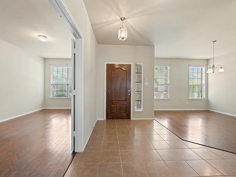 9716 Mulligan Dr — Photo 2