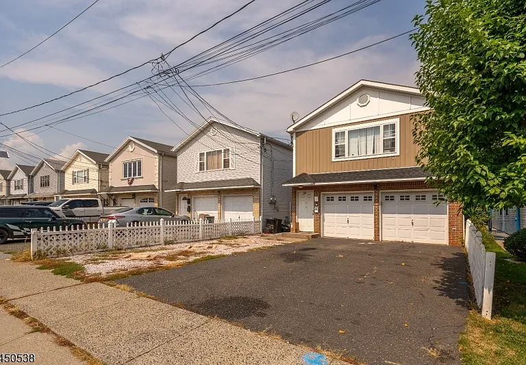 133 Port Ave — Photo 14