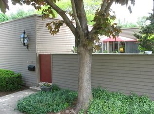 37 Charlton Hill Rd #37, Hamden, CT 06518