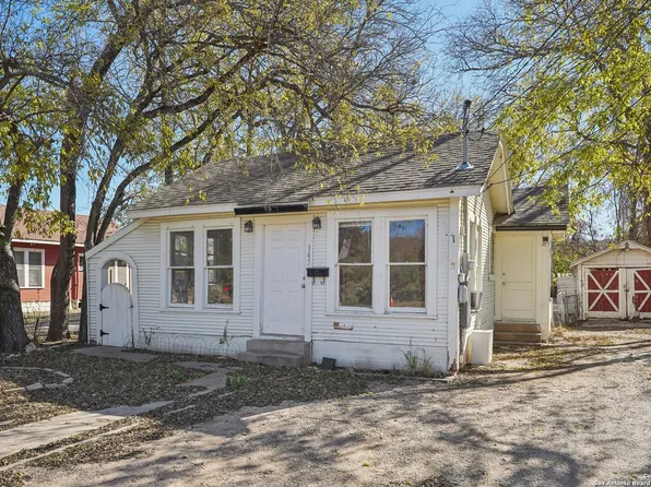 145 Francisco Lemos St, Kerrville, TX 78028