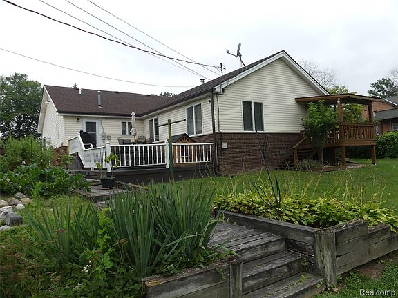 2nd image of 8335 Pardee Rd
