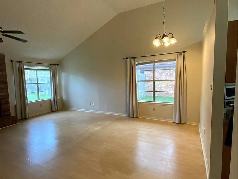 5027 Kleinway Dr — Photo 6