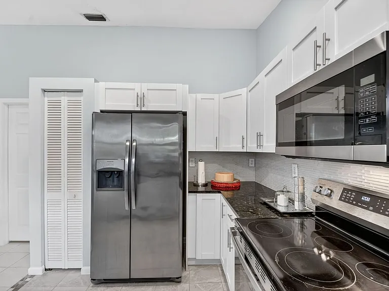 1080 Salmon Isle — Photo 14