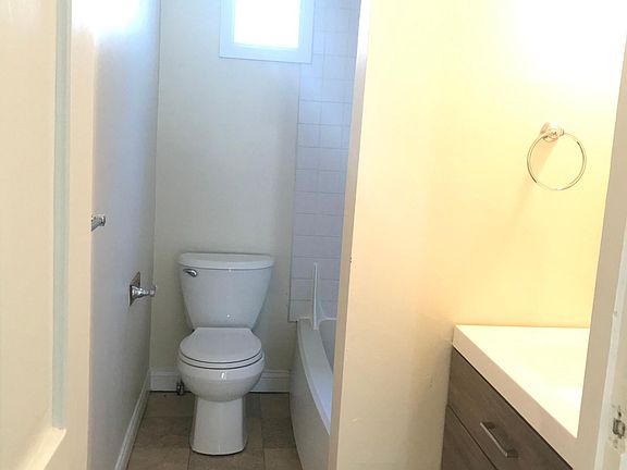 2nd image of 3515 Shaw Ave #2