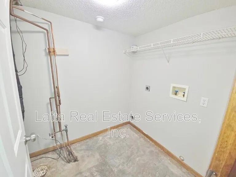1834 Kingbird Ln — Photo 12