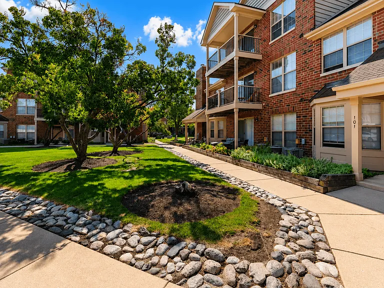 Green Trails Apartments — Photo 2