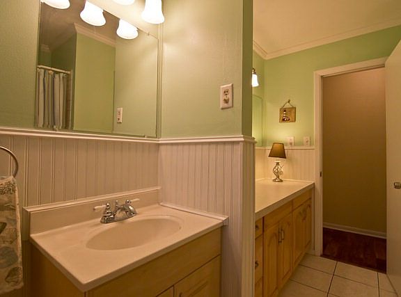 3rd image of 911 Mimosa Dr