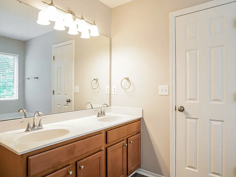 1024 Mailwood Dr — Photo 13