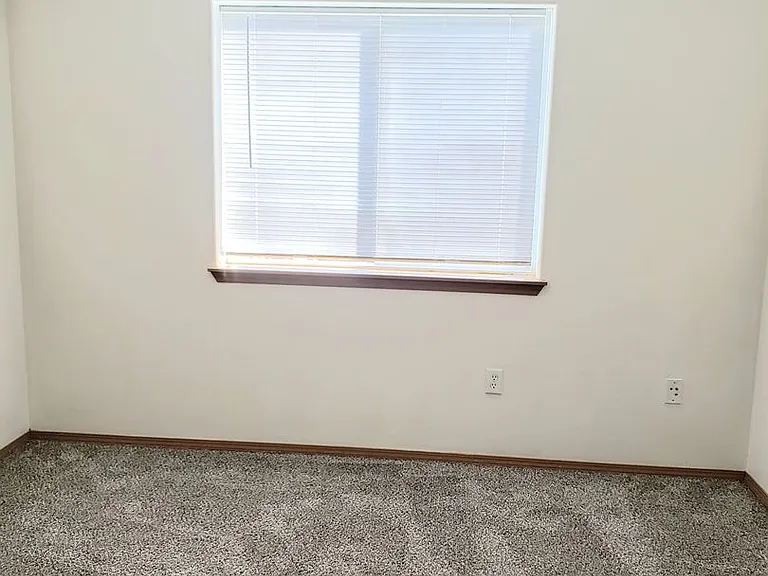 1105 N Western Ave — Photo 22