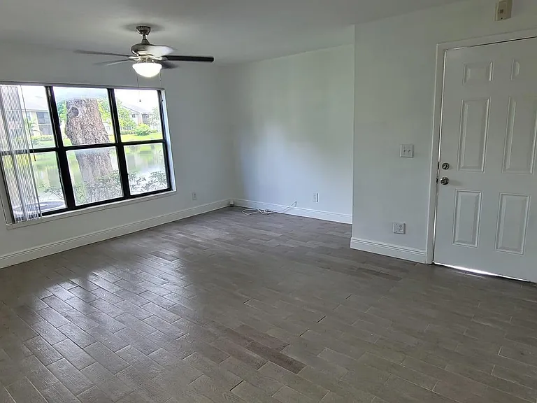 3959 NW 87th Ave — Photo 3