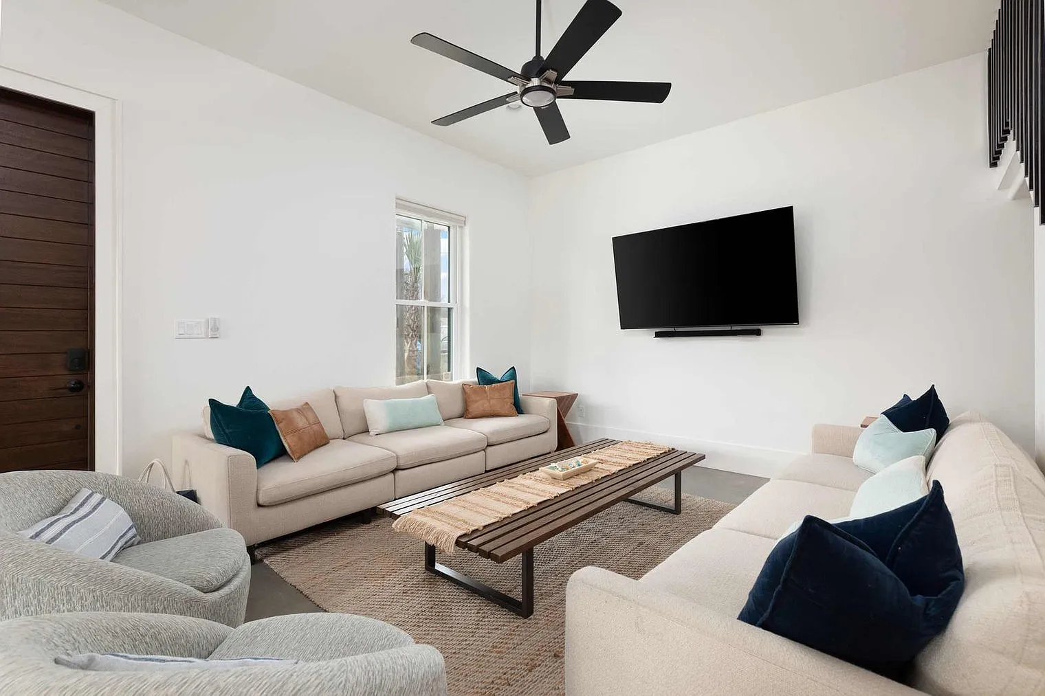 4 bed, 3.0 bath, 1689 sqft, $11,267 — Photo 1