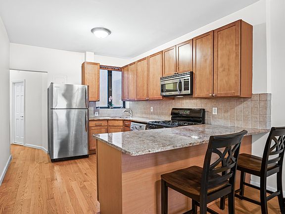 3rd image of 242 W 104th St #4