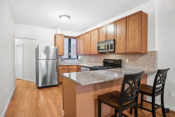 Sold by R New York | media 8