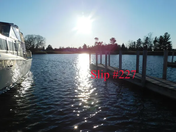 902 Boat Club Dr, Cheboygan, MI 49721