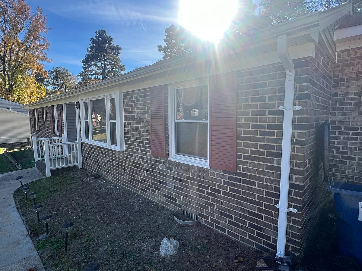 Building Photo - 2400 Grassy Knoll Ln