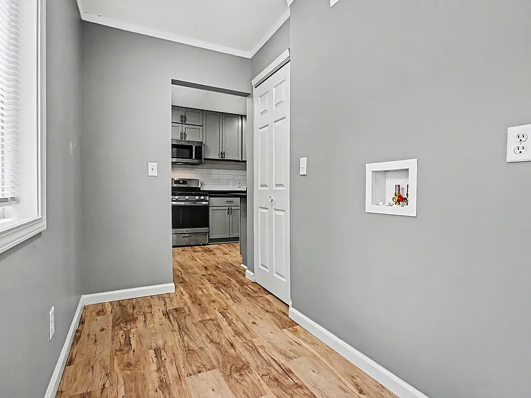 1219 E Madison St — Photo 7