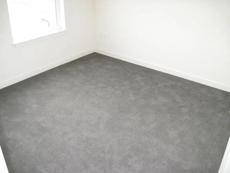 Spacious 3 Bed, 2 Bath, 1250 Square Foot Apartment with Air Conditioning. — Photo 13