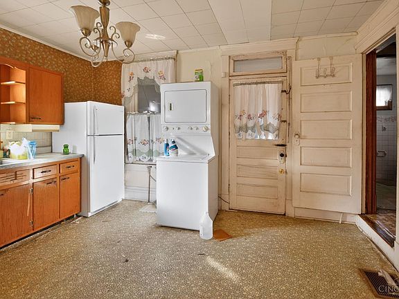 5th image of 447 Bloom St
