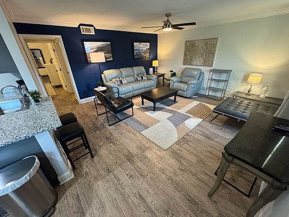 2nd image of 2417 Houma Blvd #B