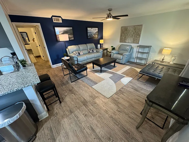 2417 Houma Blvd #B — Photo 2