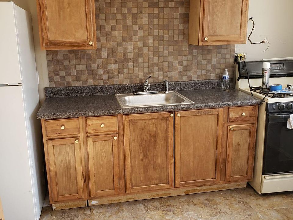 1st image of 1260 Roslyn Ave