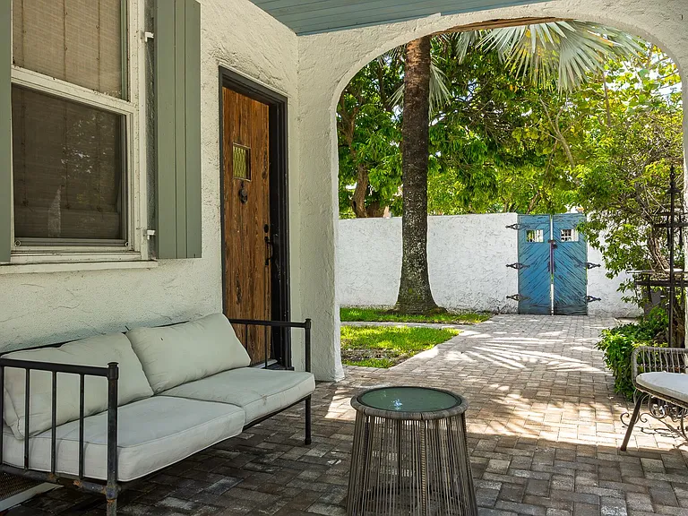 717 Forest Hill Blvd — Photo 9