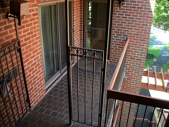 3rd image of 18 Bronxville Glen Dr