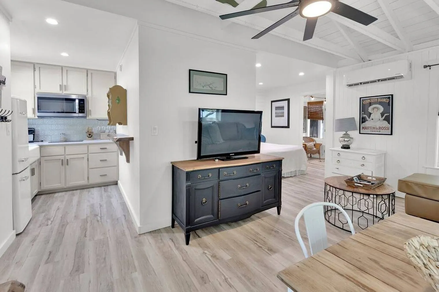 1 bed, 1.0 bath, 3229 sqft, $1,955 — Photo 3