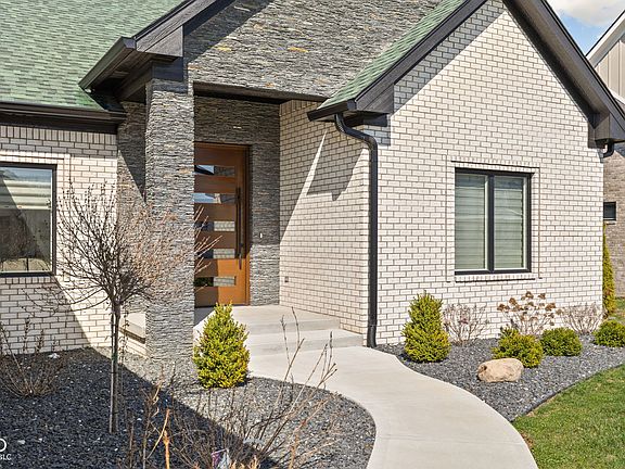 3rd image of 5680 Skylark Dr