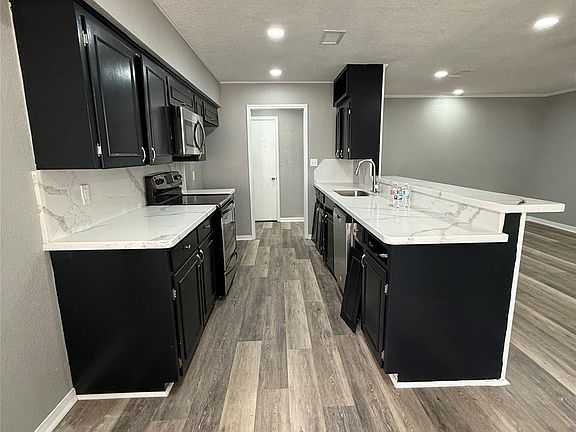 3rd image of 3808 Holly Glen Dr