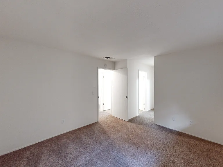 346 Robinson St #16 — Photo 8