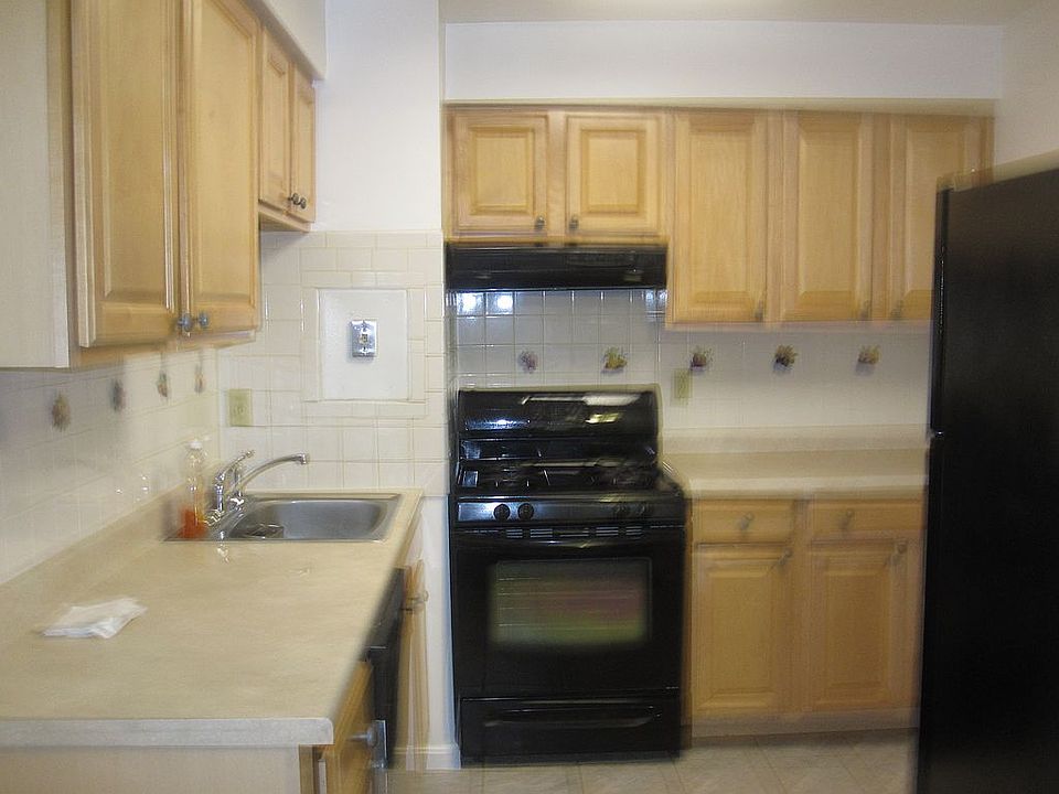 1st image of 4415 Briarwood Ct N APT 37